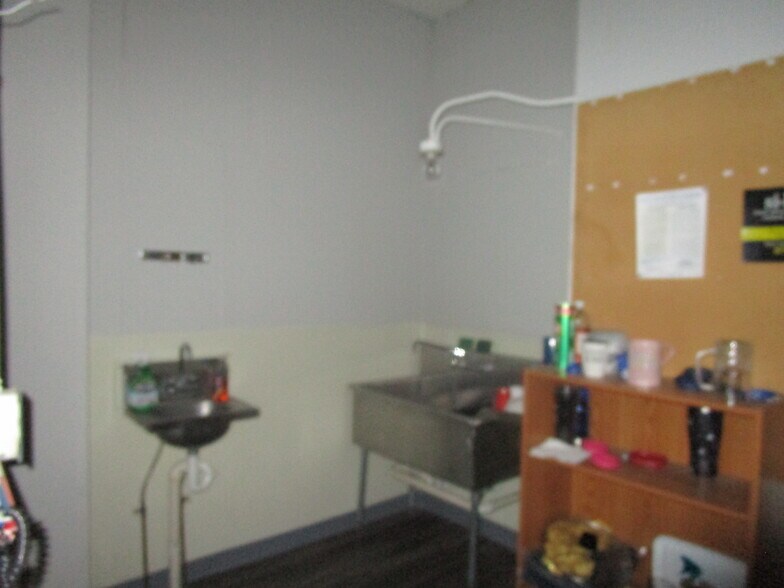 More Photos Of 605 E Kansas Ave, Garden City Office For Sale