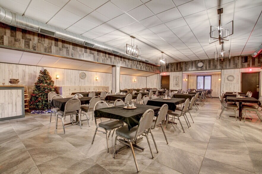 More Photos Of 617 E North St, Poynette Restaurant For Sale