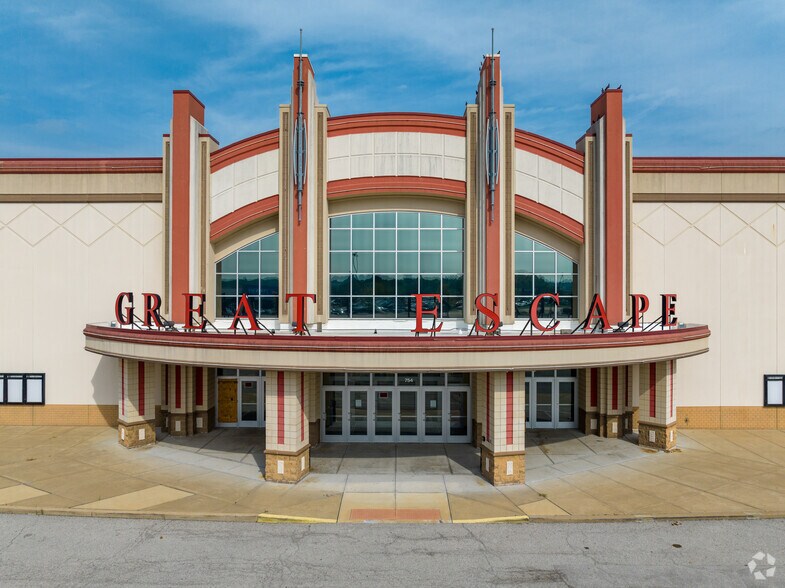 More Photos Of 754 Gravois Bluffs Blvd, Fenton Movie Theatre For Sale