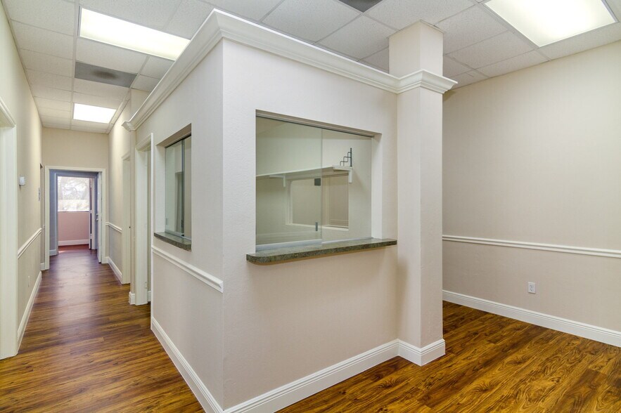 More Photos Of 1425 Viscaya Pky, Cape Coral Medical For Lease