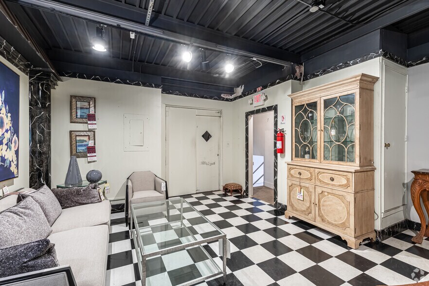 More Photos Of 830 Farmington Ave, West Hartford General Retail For Lease