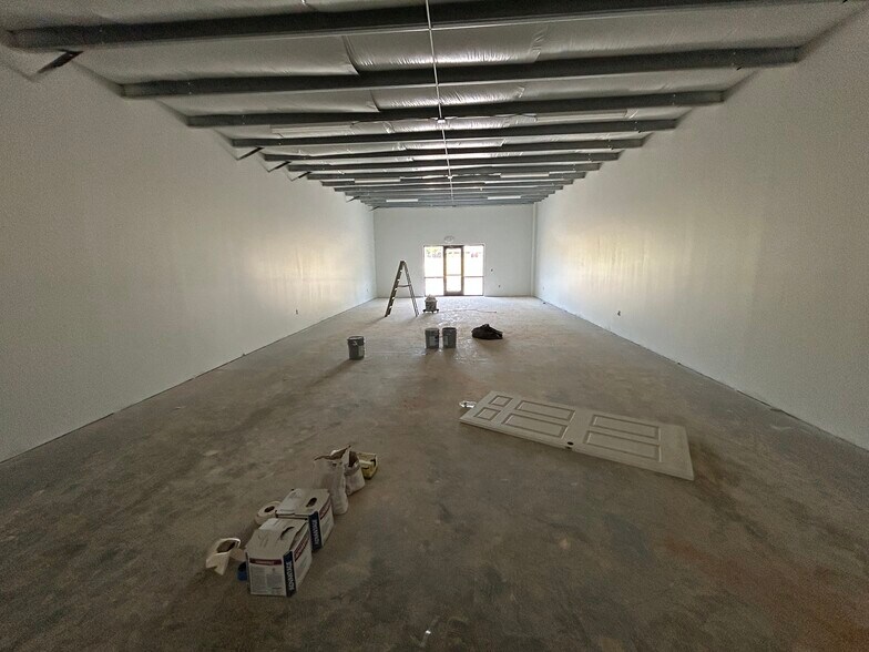 More Photos Of 8521 Grelot Rd, Mobile General Retail For Lease
