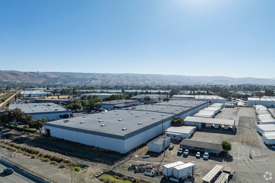 More Photos Of 1660-1678 Delta Ct, Hayward Warehouse For Lease