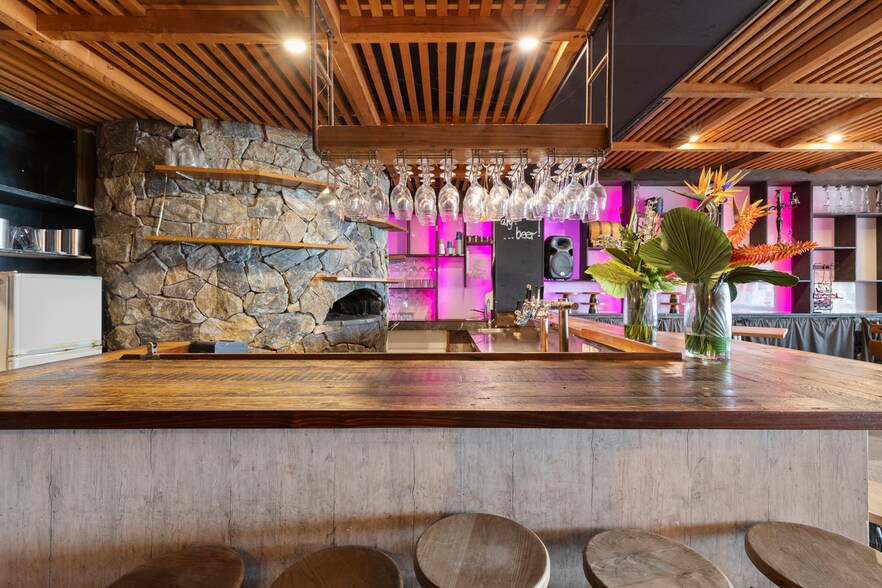 More Photos Of 23 The Strand, Dee Why Storefront Retail Residential For Lease