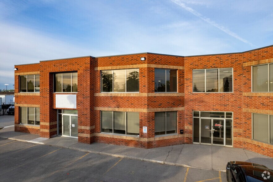 More Photos Of 6950 Tomken Rd, Mississauga Truck Terminal For Sale