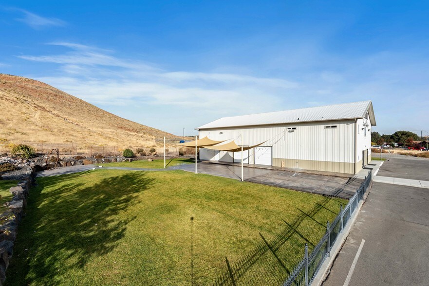 More Photos Of 4771 W Van Giesen St, West Richland Light Distribution For Sale
