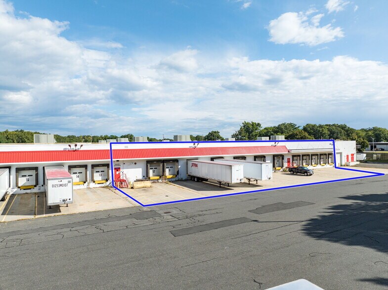 More Photos Of 100 Brookdale Dr, Springfield Distribution For Lease