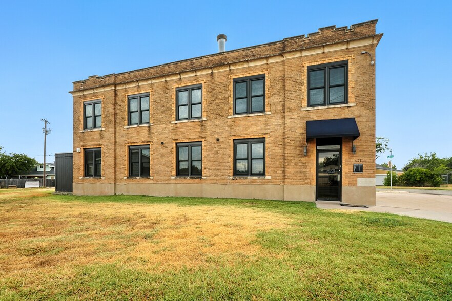 More Photos Of 441 Butternut St, Abilene Office For Sale
