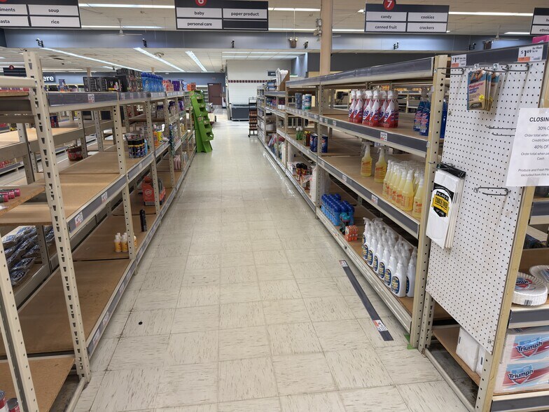 More Photos Of 12030 Park Ln, Wolcott Supermarket For Lease