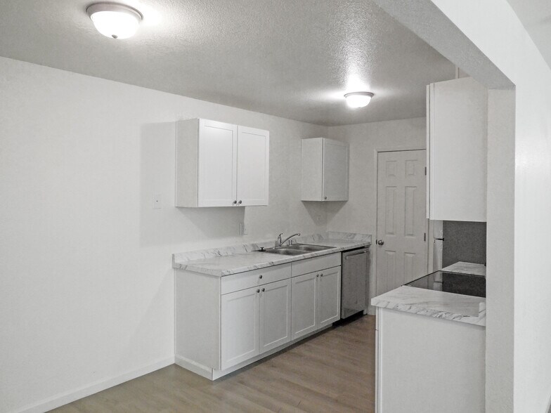 More Photos Of 4585 E McKinley Ave, Fresno Apartments For Sale