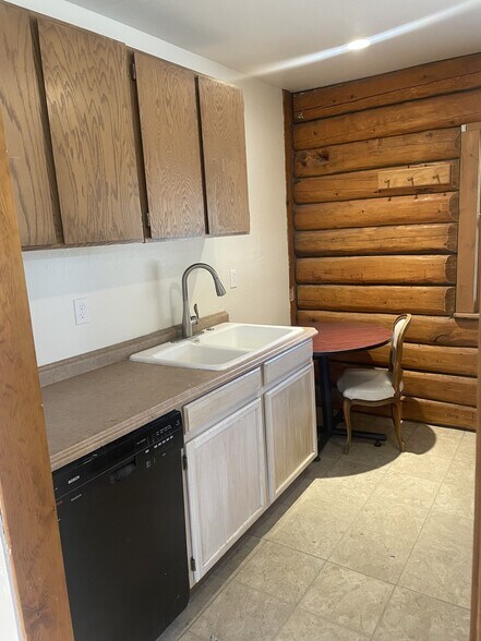 More Photos Of 115 Phillips St, Canyonville General Retail For Sale