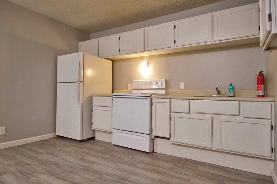 More Photos Of 930 Ranch Road 261, Buchanan Dam Apartments For Sale