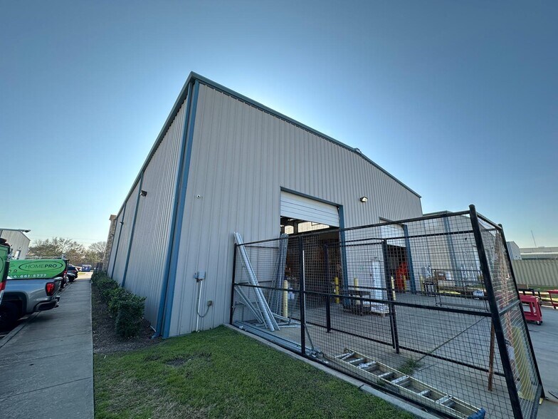 More Photos Of 8638 Fairbanks N Houston Rd, Houston Warehouse For Lease