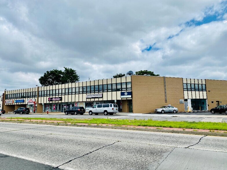 More Photos Of 535 S Broadway, Hicksville Office For Lease