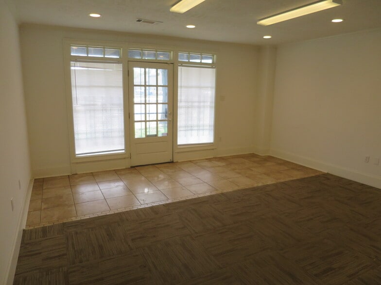 More Photos Of 871 S Cooper St, Memphis Light Distribution For Lease