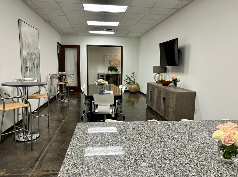 More Photos Of 1241 W Green Oaks Blvd, Arlington Coworking Space