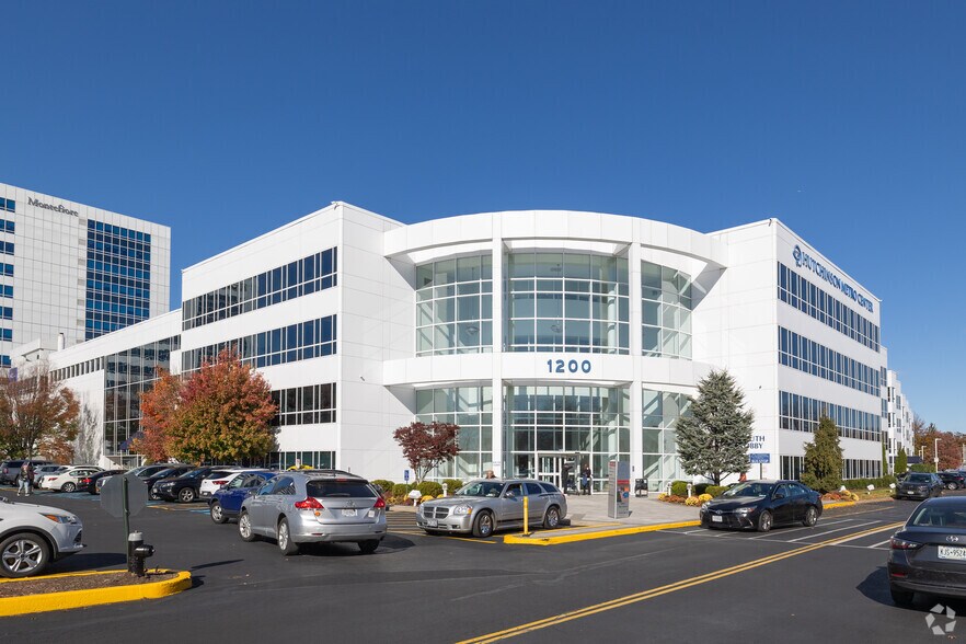 More Photos Of 1200 Waters Pl, Bronx Medical For Lease