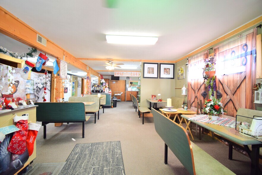 More Photos Of 502 W Franklin St, Sesser Office For Sale