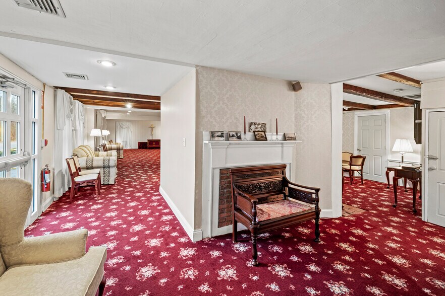 More Photos Of 4 W Washington St, Hanson Office For Sale