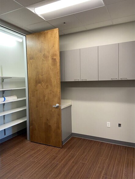 More Photos Of 3216 Napier Park, Shavano Park Medical For Lease