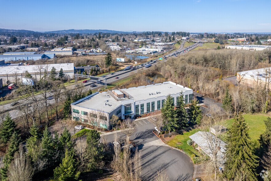 More Photos Of 7650 SW Beveland St, Tigard Office For Lease