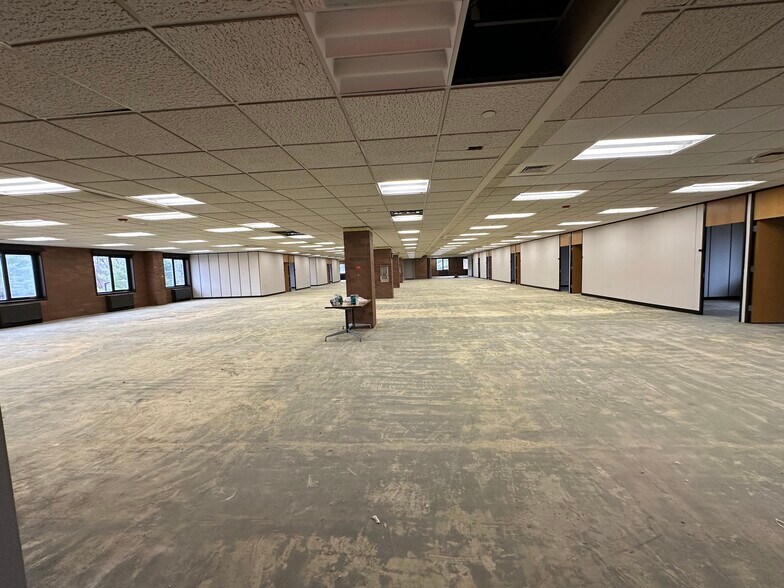 More Photos Of 101 Channel Dr, Port Washington Office For Lease