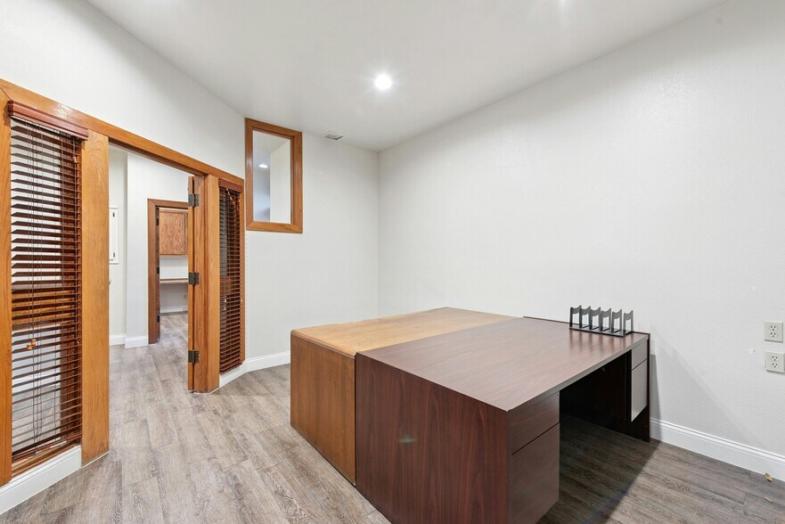 More Photos Of 7685 Northcross Dr, Austin Office For Lease