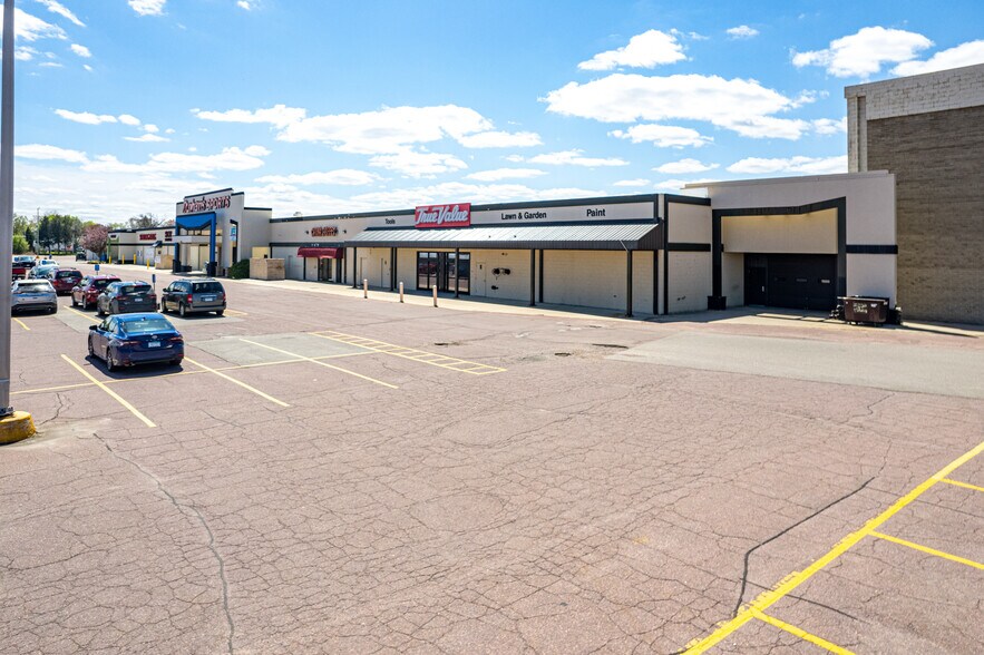 More Photos Of 308 S State St, Fairmont Unknown For Lease