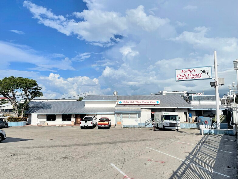 More Photos Of 1302 5th Ave S, Naples Restaurant For Sale