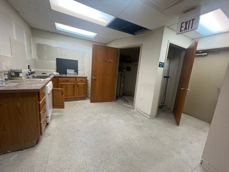 More Photos Of 10646 W Central, Wichita General Retail For Lease