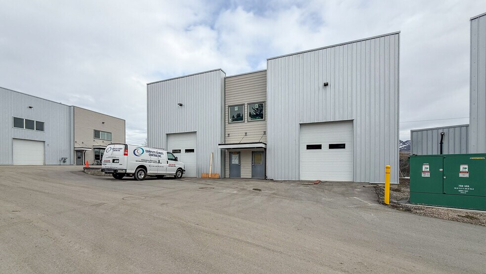 More Photos Of 2842-2848 Fenwick Rd, Kelowna Industrial For Sale