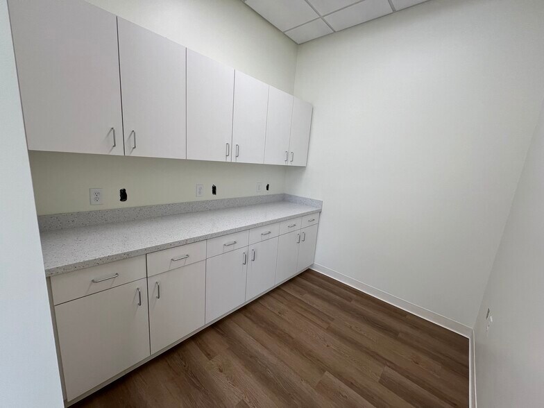 More Photos Of 6245 Greenlee St, Arlington Office For Sale