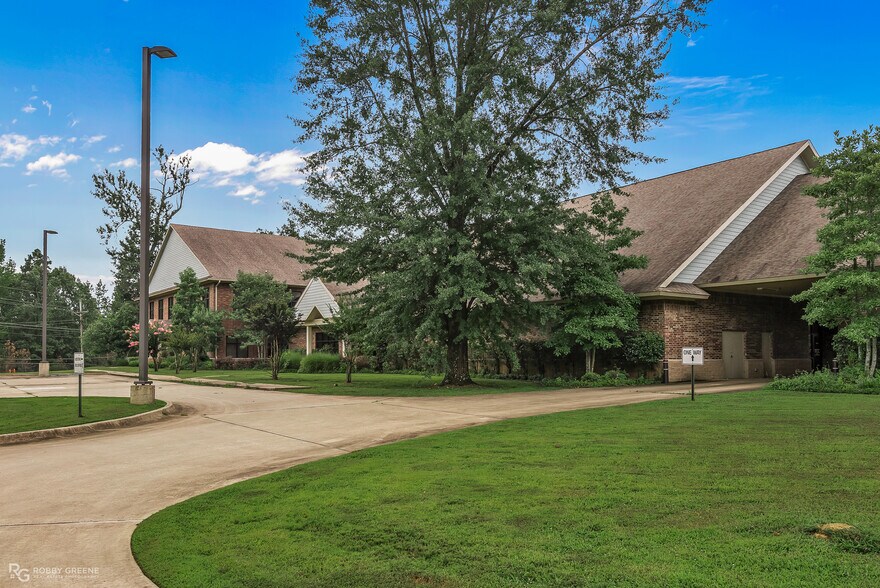 More Photos Of 10100 Woolworth Rd, Keithville Medical For Lease