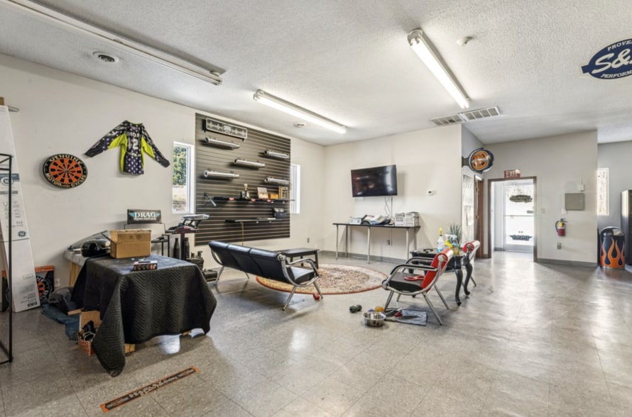 More Photos Of 1222 Hardin Rd, Dallas Flex For Lease