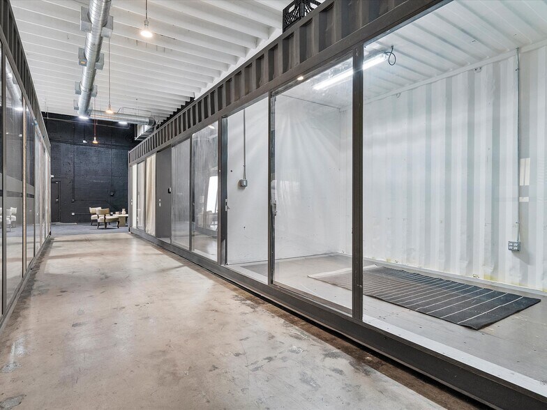 More Photos Of 251-253 NE 69th St, Miami Warehouse For Lease