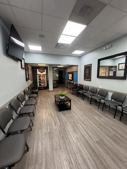 More Photos Of 6584 Poplar Ave, Memphis Medical For Lease