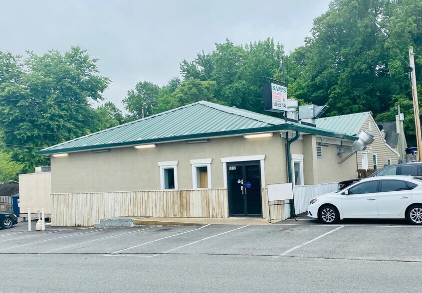 More Photos Of 6072-6078 Riverview Dr, King George Restaurant For Lease