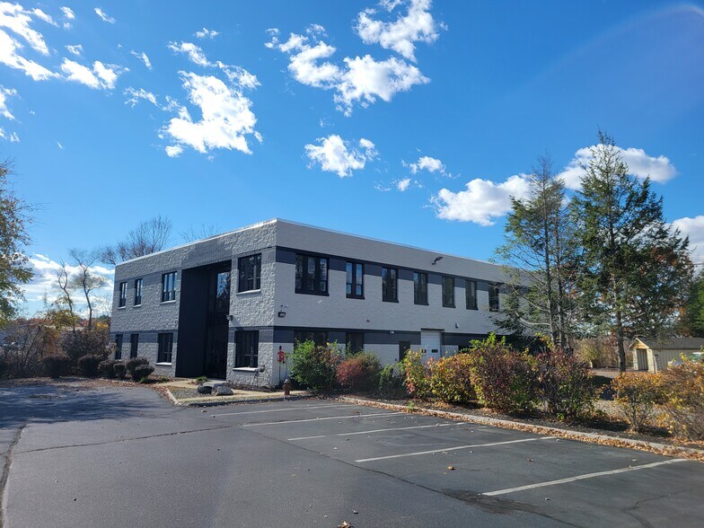 More Photos Of 121 Brick Kiln Rd, Chelmsford Office For Sale