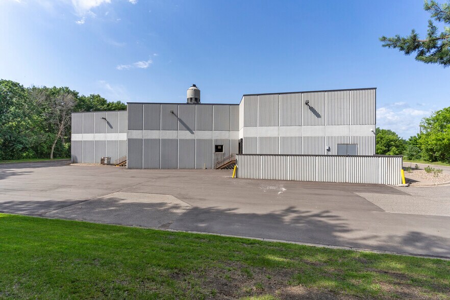 More Photos Of 405 Commerce Ct, Vadnais Heights Manufacturing For Sale