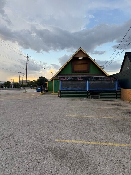 More Photos Of 2226 Irving Blvd, Dallas Restaurant For Lease