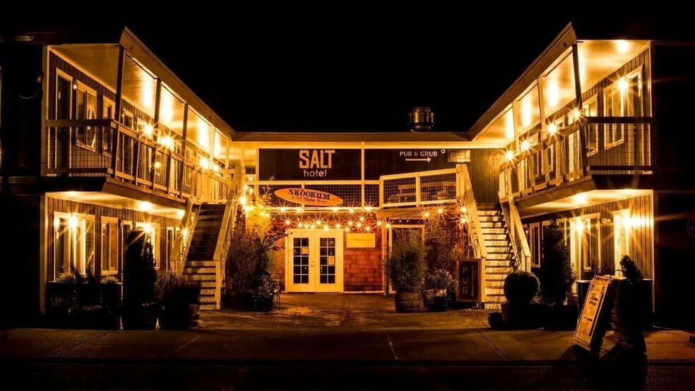 More Photos Of 147 Howerton Ave, Ilwaco Hotel For Sale