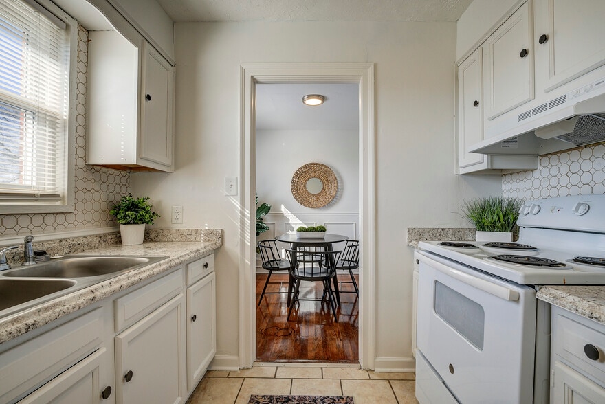 More Photos Of 132 Mesa Ln, Bristol Apartments For Sale