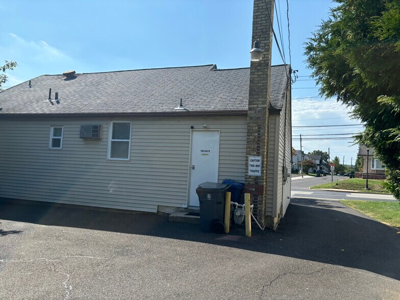 More Photos Of 1201 Easton Rd, Roslyn Office For Sale