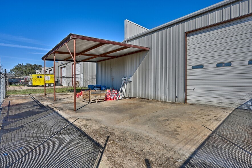 More Photos Of 1140 Finfeather Rd, Bryan Industrial For Sale