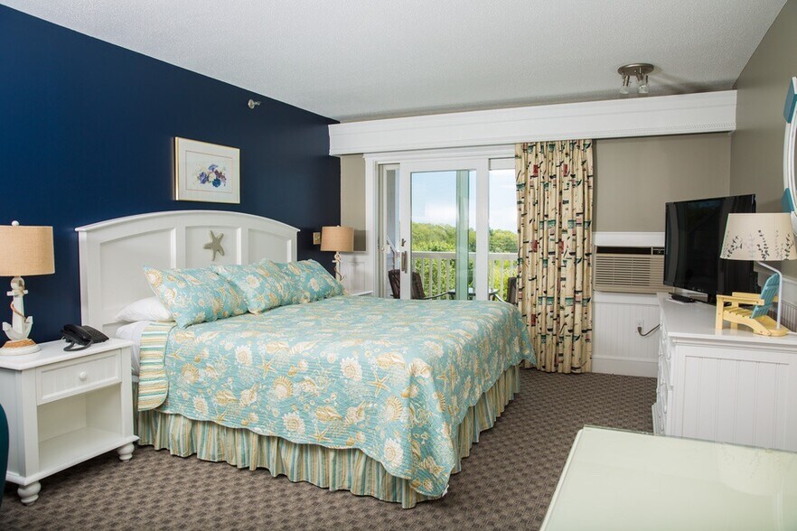 More Photos Of 886 Commercial St, Rockport Hotel For Sale