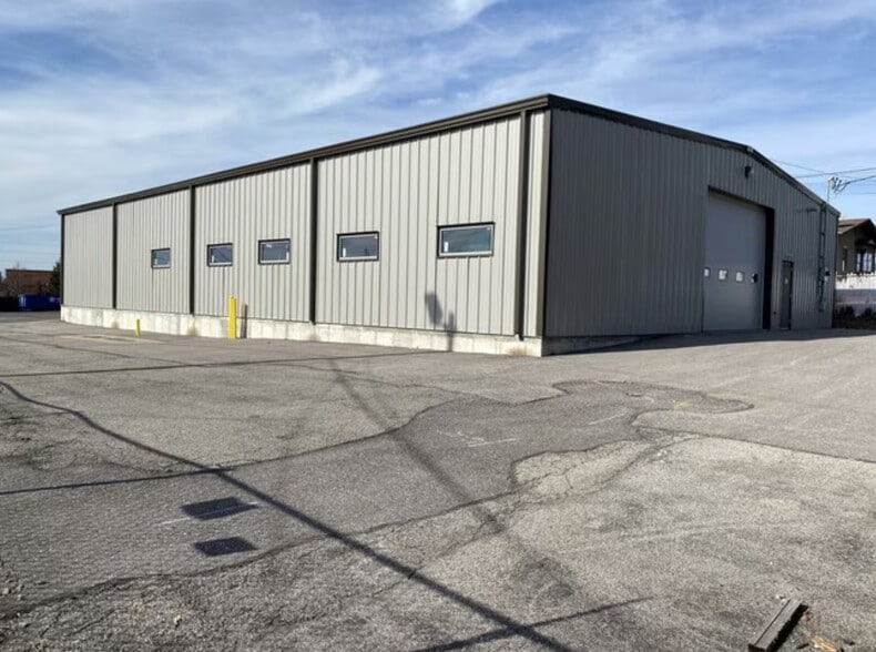 Primary Photo Of 9197R Saint Charles Rock Rd, Saint Louis Warehouse For Lease