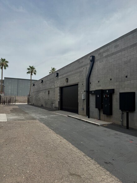 More Photos Of 5611 S 24th St, Phoenix Warehouse For Lease
