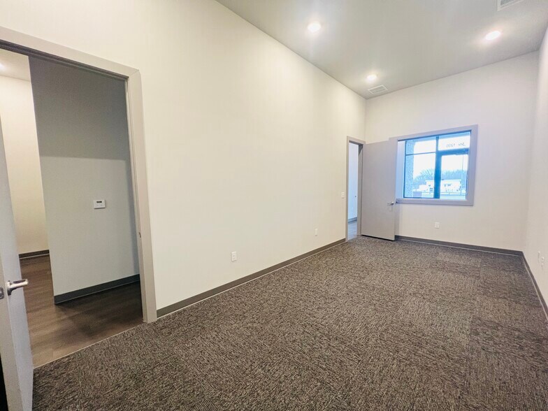 More Photos Of 525 Shiloh Rd, Plano Medical For Lease