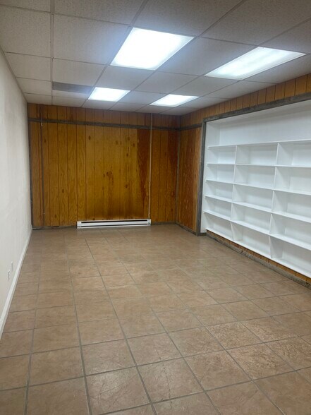 More Photos Of 1006 Aultman St, Ely Office For Sale