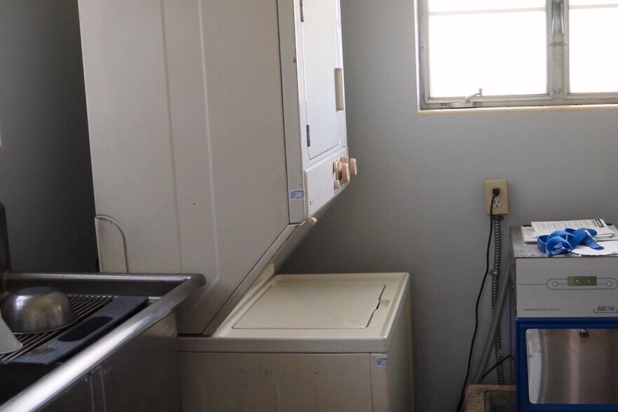 More Photos Of 601 Avenue B NW, Winter Haven Office Residential For Lease